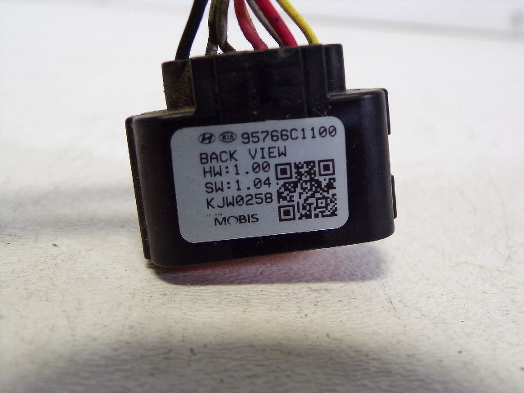 Pre-Owned 15-17 Hyundai Sonata Rear View Backup Camera OEM LKQ (Good)